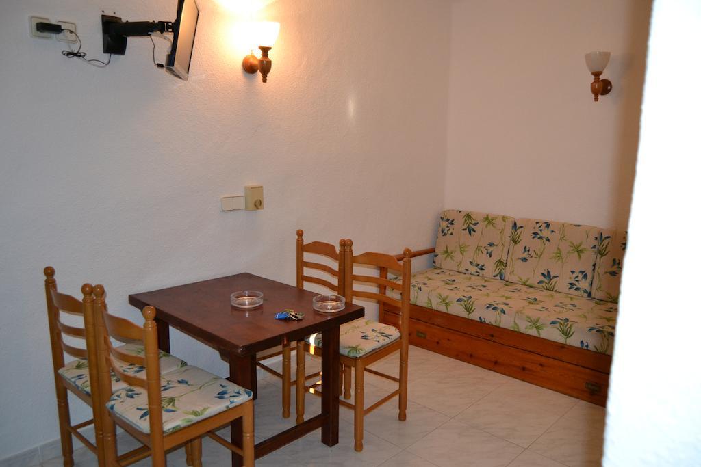 Apartamentos Isabel Playa Migjorn Luaran gambar