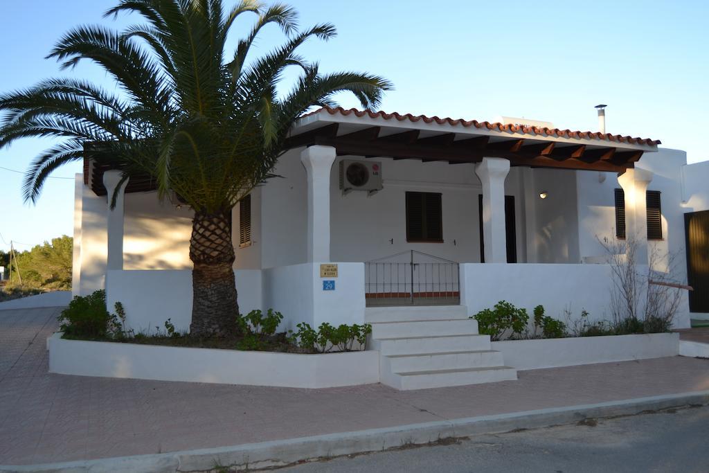 Apartamentos Isabel Playa Migjorn Luaran gambar